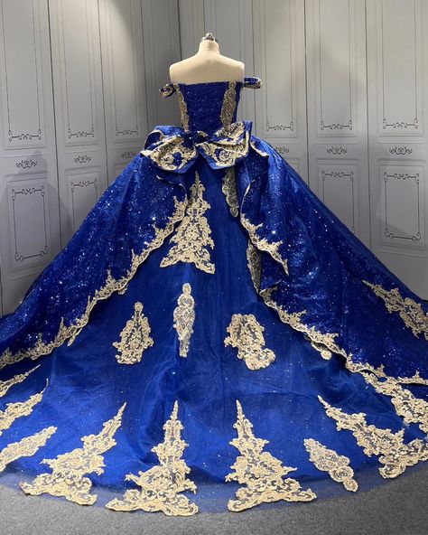 Royal Blue Quinceanera Dress Off Shoulder Lace Appliques Birthday Party Gowns Crystal Sweetheart Neck Sequin Girls Ball Gown Sweet 16 Dresses #bluedress #15años #girl #quincedress Moda 2000 Quinceanera Dresses, Blue Quinceanera Dress, Royal Blue Quinceanera Dresses, Royal Blue Quinceanera, Blue Quinceanera, Dress Crystal, Girls Ball Gown, Ball Gown Dress, Quinceanera Dresses Blue