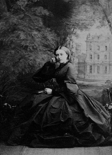 Vicky Victoria Queen Of England, Victoria Princess Royal, Victoria Family Tree, Queen Victoria's Daughters, Queen Victoria Family, 19th Century Women, Royal Photography, Queen V, Uk History