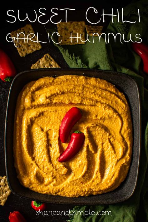 Garlic Hummus Recipe, Vegan Apps, Healthy Crackers, Hummus Recipe Homemade, Dessert Hummus, Garlic Hummus, Veggie Snacks, Vegan Hummus, Homemade Hummus