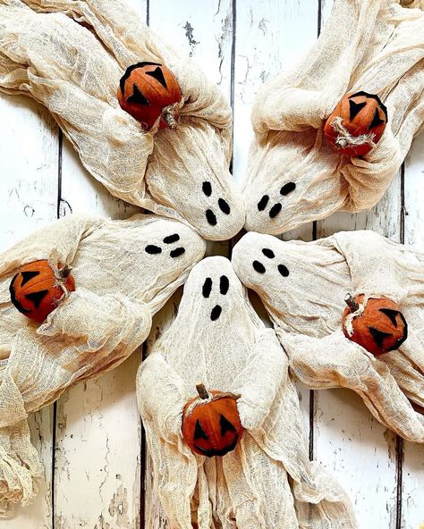 Tammy | Rock River Stitches - Handmade Home Decor | Wow! I’m so truly thankful for all the love for my ghosts from last nights restock! And so sorry for many of you that missed out. Good… | Instagram Haunted Cottage, Primitive Halloween Crafts, Fall To Do List, Fall Primitives, Prim Halloween, Fall Displays, Winter Diy Crafts, Craft Halloween, Ghost Crafts