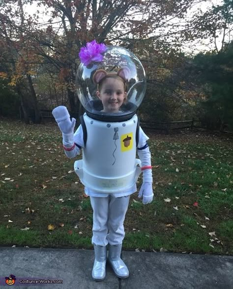 Sandy from SpongeBob SquarePants - Halloween Costume Contest via @costume_works Sandy Spongebob Costume, Sandy From Spongebob, Sandy Spongebob, Sandy Costume, Spongebob Squarepants Sandy, Spongebob Halloween, Spongebob Costume, Squirrel Costume, Bakugou And Uraraka