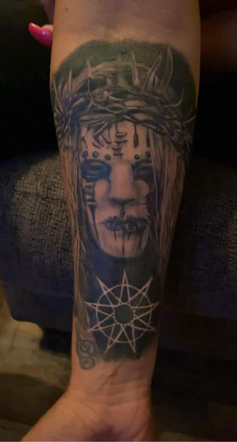 Slipknot Tattoo Designs, Joey Jordison Tattoo, Slipknot Tattoo, Artists Tattoos, Joey Jordison, Metal Boy, Scary Tattoos, Creepy Tattoos, Badass Tattoos