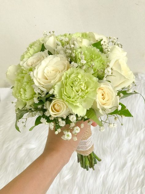 Light Green Wedding Bouquet, Green Boquet Prom, Green Carnation Bouquet, Light Green Flower Bouquet, Prom Bouquet Ideas Color Schemes Green, Prom Bouquet Ideas Green, Prom Bouquet Green Dress, Green Prom Bouquet, Mint Green Bouquet