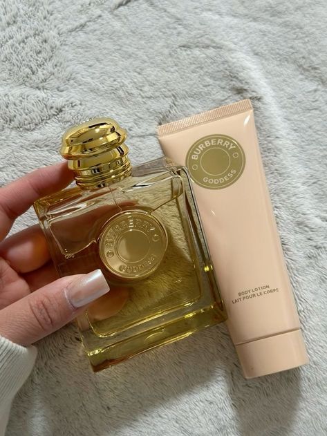 Luxury Vanilla Perfume, Burberry Goddess Perfume Aesthetic, Burberry Goddess Perfume Layering, Burberry Goddess Perfume, Burberry Goddess, Goddess Perfume, Perfume Burberry, Burberry Her, Burberry Perfume