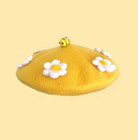 Carefully hand-sewn and crafted, this beret is made of a soft wool that can keep you comfortable. This beret will undoubtedly highlight you and give you confidence!  Size is about 50.0 - 60.0 cm. Dry clean only. Find me on instagram: Chubby__bubble__ Yellow Outfits For Women, Yellow Beret, Yellow Cottagecore, Bee Fashion, Cute Beret, Kawaii Hat, Kawaii Y2k, Floral Fairy, Yellow Clothes