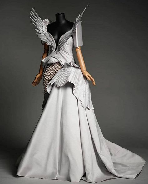 Cary Santiago, Filipino Fashion, Filipiniana Dress, Female Pose, Pirate Queen, Denim Street Style, Extreme Fashion, Bird Dress, 3d Fashion