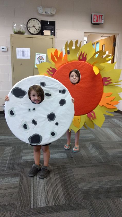 Getting ready for the solar eclipse at the library with these photo props. Solar Eclipse Photo Backdrop, Solar Eclipse Photo Booth, Solar Eclipse Costume, Easy Kids Costumes, Earth Projects, Craft Work For Kids, Alphabet Letter Crafts, Outer Space Party, Space Activities