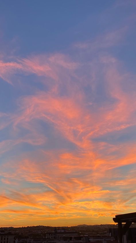 Pretty Sky, Sunset Pictures, Sunset Sky, Sky Aesthetic, Aesthetic Iphone Wallpaper, Sky Photography, Sunrise Sunset, Pretty Pictures, Aesthetic Pictures