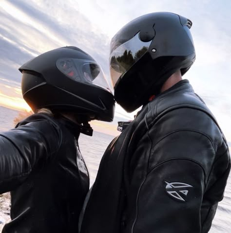 Bike Couples Love, Swag Couple Aesthetic, Matching Motorcycles, Bike Ride With Boyfriend, Boyfriend Motorcycle, Bikers Couple, Bike Couple, Biker Couple, Images Emoji