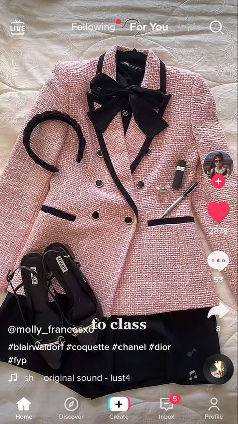 Pink Old Money Outfit, Pink Preppy Outfits, Cher Horowitz Outfit, Pink Blazer Outfit, Black Hairband, Old Money Outfit, Money Outfit, Mode Chanel, Clueless Outfits