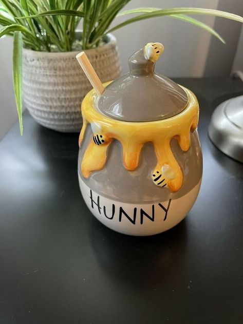 Winnie The Pooh Ceramics, Winnie The Pooh Figurines, Crockery Design, Winnie The Pooh Honey, Clay Inspo, Clay Jar, Toys Collection, Clay Diy Projects, Clay Crafts Air Dry