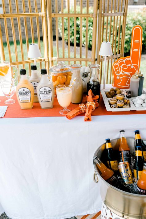 Tailgate iced coffee bar with The Sip Blog | Jackson Morgan Southern Cream #sipandbesocial #jacksonmorgan #icedcoffee #icedcoffeebar #tailgating #tailgate #fallentertaining Halloween Tailgate, Iced Coffee Bar, Bbq Vibes, Clemson Tailgating, Coffee Bar Wedding, Tailgate Bar, Tailgate Ideas, Whiskey Cream, Mini Cinnamon Rolls