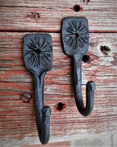 Forged Coat Hooks Towel Holder Key Hanger Bag Holder - Etsy Australia Blacksmithing Tools, Curtain Rod Holders, Blacksmith Projects, Entryway Mudroom, La Forge, Iron Hook, Jewelry Rack, Forging Metal, Key Hanger