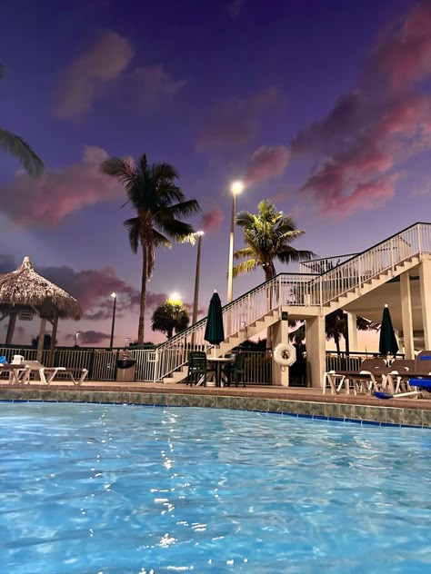 Purple and pink sunset pool florida Florida Aesthetic Night, Florida Summer Aesthetic, Orlando Florida Aesthetic, Summer In Florida, Dream Bored, Pool Sunset, Pretty Sunsets, Swimming Pool Pictures, Sunrise Florida