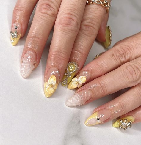 💛 Sunflower Yellow 💛 She asked for bling 😎 all ready for LA ☀️ some ib from @malisculpts ✨ 🎀 𝗗𝗶𝘀𝗰𝗼𝘂𝗻𝘁 𝗖𝗼𝗱𝗲 at @kiokonailsupply use 𝗝𝗔𝗡𝗘𝗧 to save 💸 on your Korean gel / nail supplies ✨ #nailinspo #3dflowernails #3dnailart #naildesign #vacaynails #prettynails #girlynails #apresgelx #trendynails #nails2inspire #glamnails #blingnails #almondnails #frenchnails #frenchtips #fairycorenails #cutenails #yellownails Nails Design 3d, 3d Flower Nails, Nail Looks, Hand Gesture, Flower Nail Designs, Sunflower Yellow, Flower Nail, Nail Supplies, Glam Nails