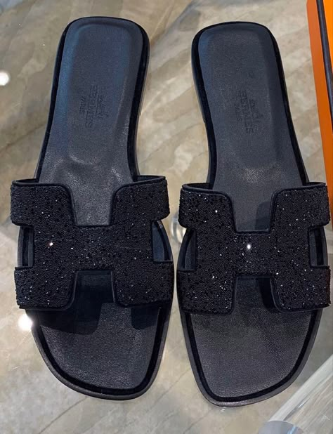 Pretty Sneakers, Pretty Sandals, Fashion Shoes Heels, Designer Slippers, Fashion Slippers, Shoes Heels Classy, Pretty Shoes Sneakers, Hermes Shoes, Fancy Shoes