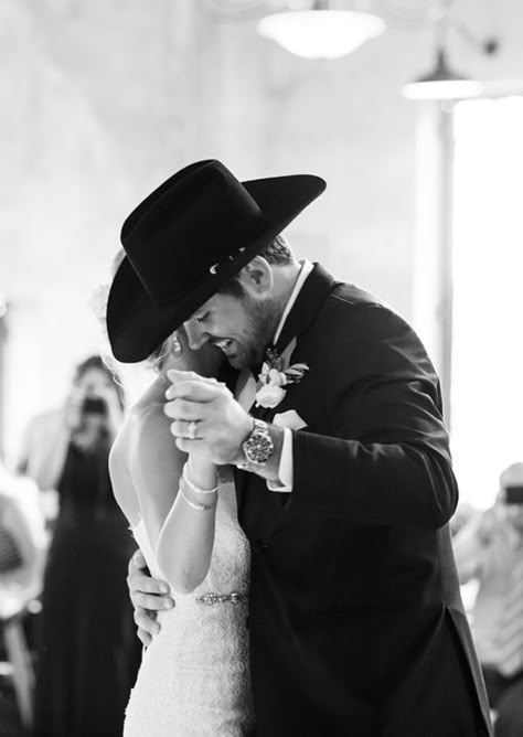 Black Cowboy Hat Wedding, Black Suit And Cowboy Hat Wedding, Black Cowboy Hat Wedding Grooms, Black Tux With Cowboy Hat, Cowboy Wedding Photography, Texan Wedding, Groom Cowboy Hat, Country Husband, Black Tie Country Wedding