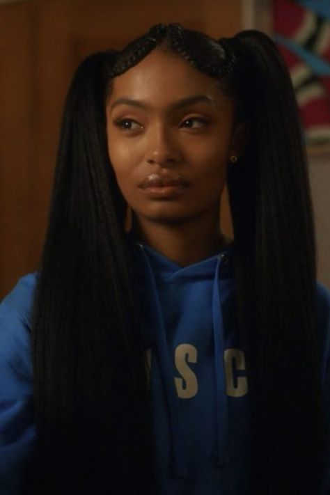 Zoey From Grownish Hairstyles, Zoe Johnson Hairstyles, Grown Ish Zoey, Yara Shahidi Hairstyles Grown Ish, Grownish Zoey Hairstyles, Zoey Johnson Grownish, Zoey Grownish, Grown Ish Hairstyles, Grownish Zoey