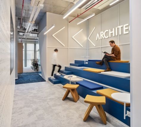 Architecht Information Systems Offices - Istanbul Tech Office, Colorful Office, Collaboration Area, Dnevna Soba, Tiered Seating, Modern Design Trends, Information Systems, Office Lobby, City Office