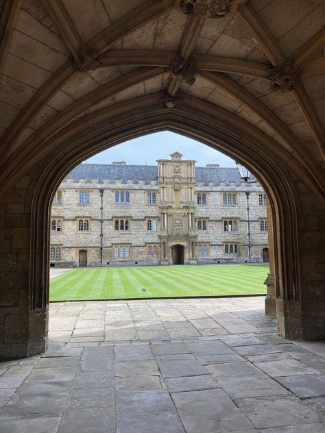 merton college, oxford. archway, old quads. Merton College Oxford, Oxford University Students Life, University Students Life, Oxford College, Oxford City, Med School Motivation, New College, Oxford University, Dream College