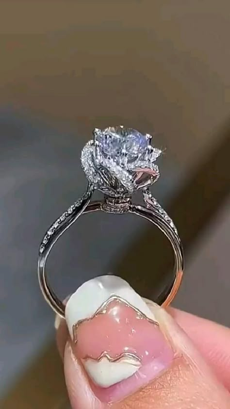 1 Carat Ring Designs, Easy Christmas Diy Crafts, Unique Solitaire Engagement Ring, Rose Diamond Ring, Stylish Engagement Rings, خواتم خطوبة, Fancy Diamond Ring, Round Cut Diamond Ring, Big Engagement Rings