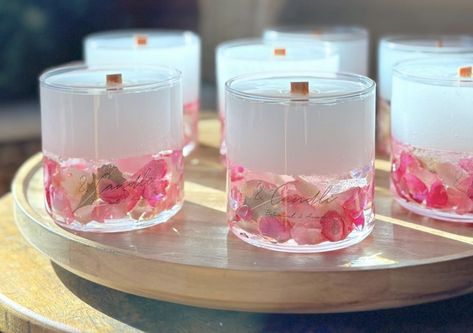 Gel Candles Ideas, Cute Candles Aesthetic, Essential Oil Candle Blends, Candles With Crystals, Diy Candles Video, Floating Flower Candles, Candle Making Recipes, Handmade Candles Diy, Diy Candles Homemade