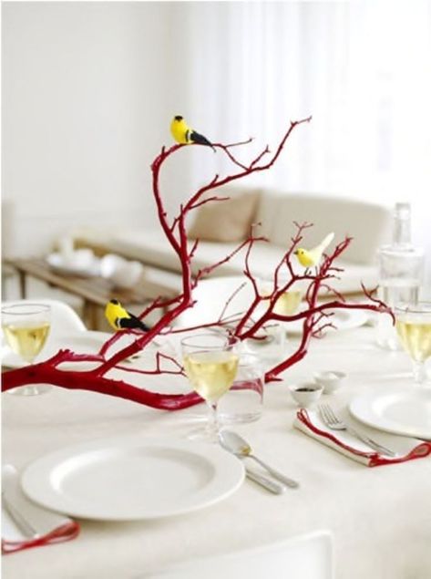 5 Low Cost Big Impact DIY Branch Centerpieces Diy Branch Centerpieces, Diy Thanksgiving Centerpieces, Branch Centerpieces, Painted Branches, Diy Gem, Yellow Birds, Tafel Decor, Diy Thanksgiving, Thanksgiving Centerpieces