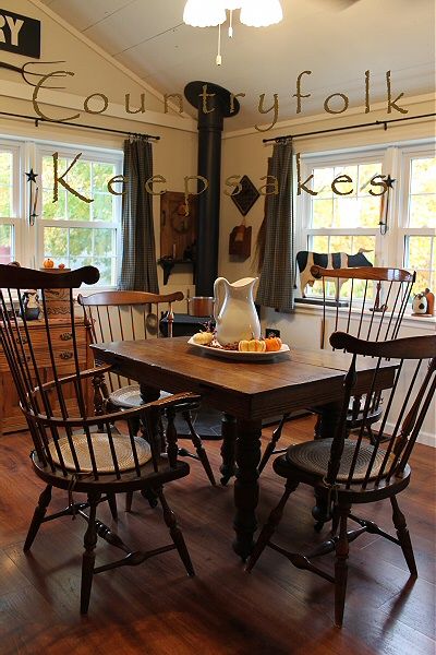 Primitive Kitchen Table, Primitive Dining Room, Kitchen Yellow, Primitive Dining Rooms, Country Cottage Kitchen, Primative Decor, Country Dining Rooms, Primitive Homes, Country Cottage Decor