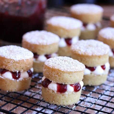 Victoria Sponge Cakes prep 38 Mini Victoria Sponge Cakes, Mini Victoria Sponge, Victoria Sponge Cake, Sponge Cakes, Sponge Cake Recipes, Tea Party Food, Victoria Sponge, British Baking, Coffee Cakes