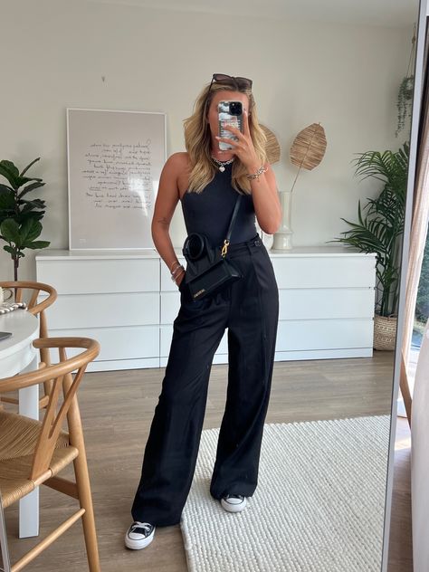 Paul Mitchell Outfits All Black, Summer Outfits Black Trousers, Wide Black Linen Pants Outfit, Millenial Aesthetic Fashion, Baggy Pants Going Out Outfit, Spring All Black Outfit, Black Pants Outfit Women Casual, New York Work Outfit Summer, Black Tailored Pants Outfit Casual