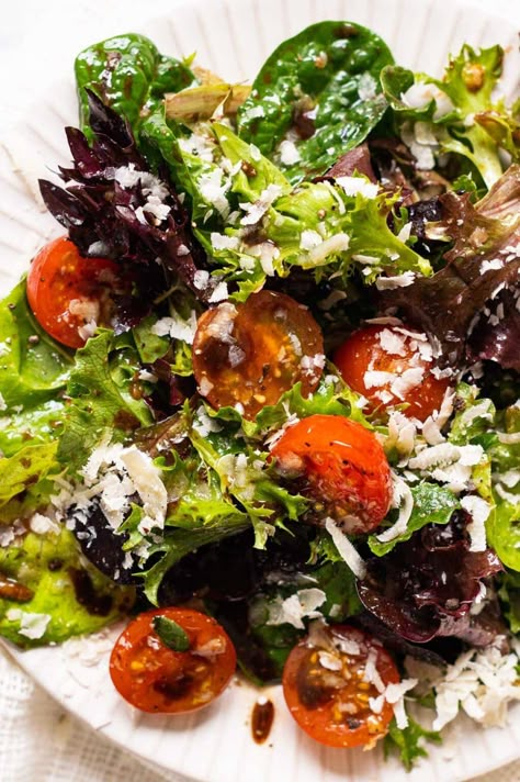 Simple Spring Mix Salad Recipe - iFoodReal.com Simple Spring Mix Salad, Easy Gf Dinner, Mix Salad Recipes, Spring Mix Salad Recipes, Ovulation Phase, Salad Recipes Vegetarian, Salad Strawberry, Simple Spinach Salad, Gf Dinners