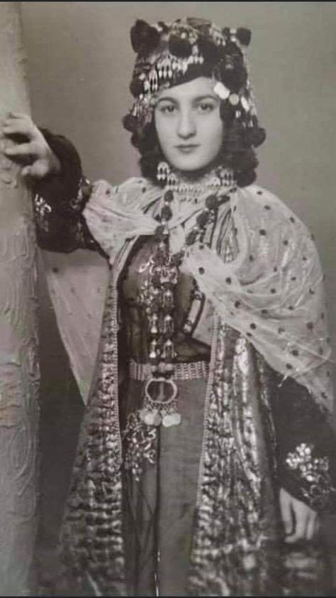 Kurdish Dress Traditional, Kurdish Jewelry, Kurdish History, Kurdish Women, Kurdish Art, Kurdish Culture, Kurdish Dress, Kurdish Clothes, Fashion Show Dresses