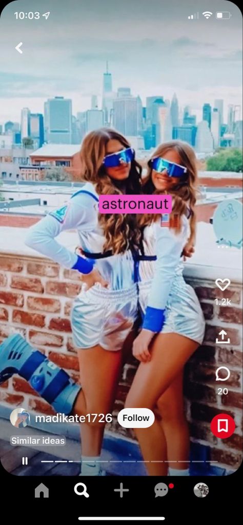 Preppy Astronaut Halloween Costume, Nasa Costume Women, Astronauts Costume, Space Aliens Costume, Cute Astronaut Costume, Space Costume Ideas, Space Halloween Costumes, Space Alien Costume, Astronaut Halloween Costume