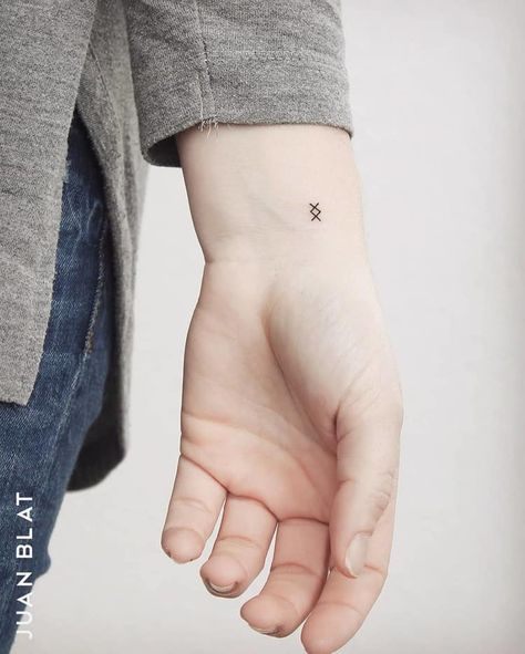 Tiny Heart Tattoos, French Tattoo, Christian Sleeve Tattoo, Small Forearm Tattoos, Meaningful Tattoos For Women, Small Girl Tattoos, Small Meaningful Tattoos, Back Of Shoulder Tattoo, Modern Tattoos