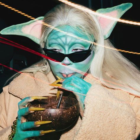 20 Celebrities Who Won Halloween 2021 | DeMilked Movie Character Ideas, Pun Costumes, Halloween Costumes Women Creative, Yoda Costume, Halloween Puns, Celebrity Costumes, Halloween Traditions, Celebrity Halloween Costumes, Black Halloween Dress