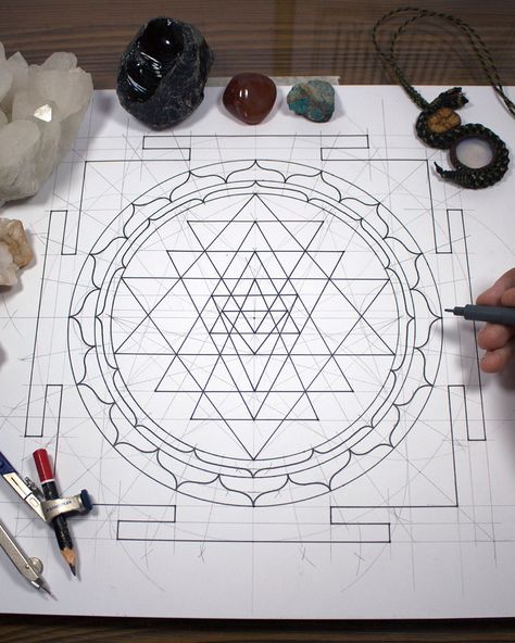 How To Draw Shri Yantra, Shri Yantra Painting, Sacred Geometry Tutorial, Sacred Geometry Drawing, Sacred Geometry Art Spiritual, How To Draw Sacred Geometry, Sacred Geometry Art Mandalas, Sri Yantra Mandala, Sacred Geometric Pattern