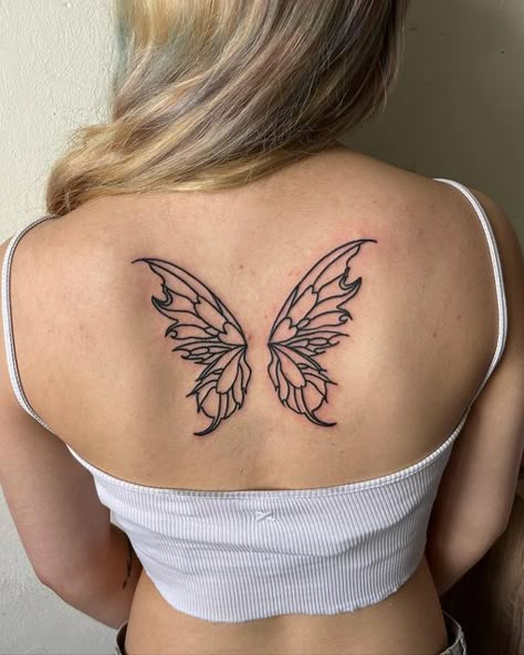 Tattoo Papillon, Fairy Wing Tattoos, Butterfly Wing Tattoo, Beautiful Back Tattoos, Wing Tattoos On Back, Spine Tats, Tattoo Ideas Inspiration, Spine Tattoo Ideas, Small Pretty Tattoos