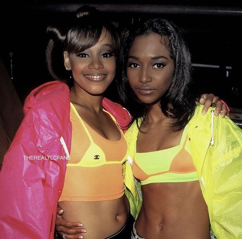 Kim Parker Outfits, Lisa Nicole, Kim Parker, Lisa Left Eye, Parker Outfit, 90s Fashion Women, 90s Inspired Outfits, Atlanta Fashion, 00s Fashion