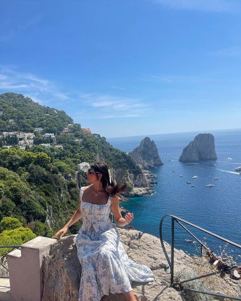 Now I know why it’s called Capri Blue 🌊 | Instagram Capri Inspo Pics, Blue Instagram, Insta Photos, Travel Pics, Summer Inspo, Italian Summer, Capri Blue, Insta Inspo, European Summer