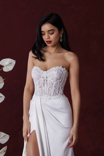 Justin Alexander | Adore Bridal Arizona - Hadley | Adore Bridal Arizona Sweetheart Neckline Lace Wedding Dress, Justin Alexander Bridal, Justin Alexander Wedding Dress, Short White Dress Wedding, Wedding Dresses Sweetheart Neckline, Knee Length Wedding Dress, Mini Wedding Dresses, Flare Gown, Women Bride