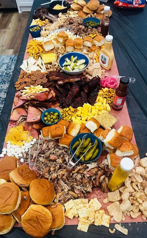 Bbq Charcuterie, Bbq Grazing Table Ideas, Western Food Ideas For Party, Country Charcuterie Board, Western Grazing Table, Bbq Grazing Table, Country Party Food, Cowboy Charcuterie Board, Rodeo Food Ideas Western Theme