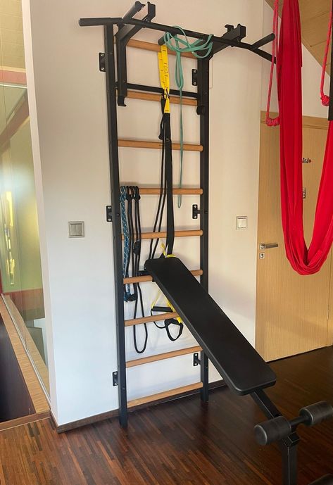 Between one light switch and the other one, there’s ALWAYS #emptywall where you can squeeze #benchk You can’t disagree. 

#trxworkout #smallapartmentdecor #smallgymnast #smallhomegym #diyhomegym #dipbars #trxholdouts #homeworkoutideas Small Home Gym, Small Gym, Diy Home Gym, Trx Workouts, Gym Home, Small Apartment Decorating, Empty Wall, At Home Gym, Trx