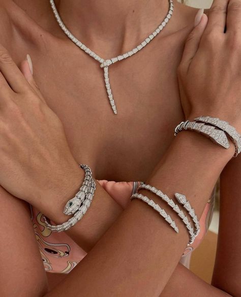 Lorraine Schwartz, Bulgari Jewelry, Bvlgari Jewelry, Bracelets And Rings, Expensive Jewelry Luxury, Luxe Jewelry, Jewelry Accessories Ideas, Jewelry Fashion Trends, Classy Jewelry