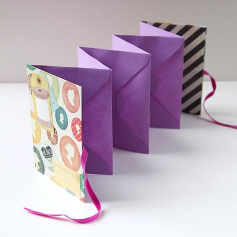 Tutorial | Folding Envelope Mini Album Folding Envelope, Envelope Folding, Envelope Book, Mini Envelope, How To Make An Envelope, Mini Albums Scrap, Album Ideas, Photo Album Diy, Album Diy