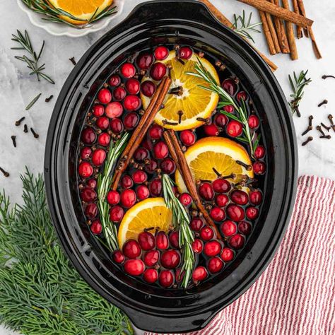 Homemade Simmering Potpourri, Crock Pot Potpourri, Crockpot Potpourri, Simmering Pot Recipes, Holiday Simmer Pot, Easy Crockpot Lasagna Recipe, Crockpot Lasagna Recipe, Christmas Simmer Pot, Thanksgiving Sangria