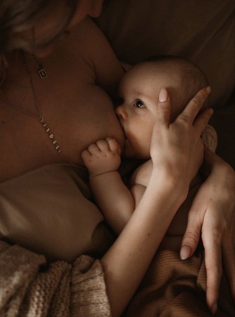 Mom Breastfeeding Baby Photography, Single Mom Newborn Pictures, Placenta Photography, Raw Motherhood Photography, Breastfeeding Photoshoot Ideas Studio, Mother And Newborn Photoshoot, Baby Breastfeeding Aesthetic, Nursing Photoshoot Breastfeeding, After Birth Pictures