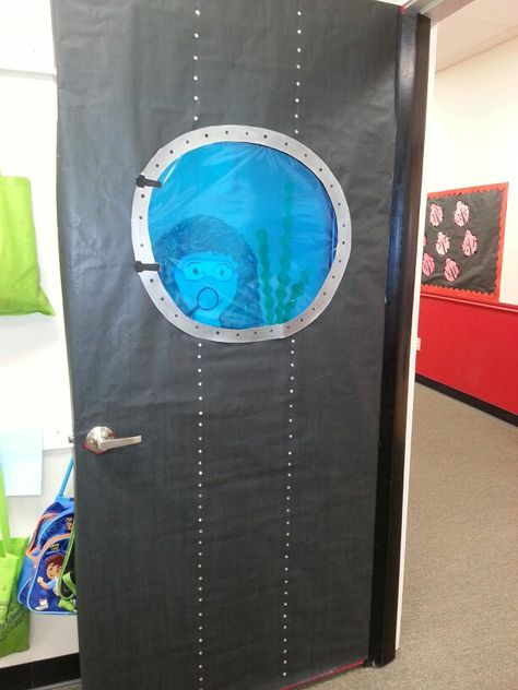 ALICIA: Submarine door for Your "OCEAN PALS" theme. Put like different ocean creatures around it with your kid's name on it Deep Sea Discovery Vbs, Ocean Commotion Vbs, Shipwrecked Vbs, Submerged Vbs, Ocean Vbs, Hallway Decorations, Preschool Ocean, Sea Ideas, Nautical Classroom