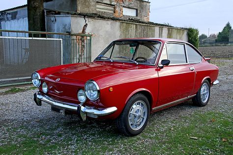 Fiat Sport, Classic European Cars, Fiat 128, Fiat 126, Fiat 850, Good Looking Cars, Veteran Car, Fiat Cars, Tiny Cars