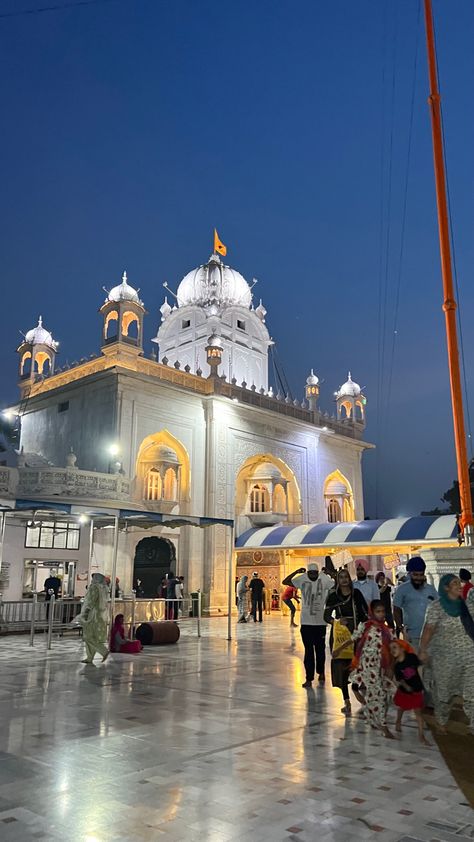 Gurudwara Snapchat Stories, Delhi City, Diwali Photography, Grandparents Quotes, Sikh Quotes, Temple Photography, Friend Songs, Guru Pics, S Love Images