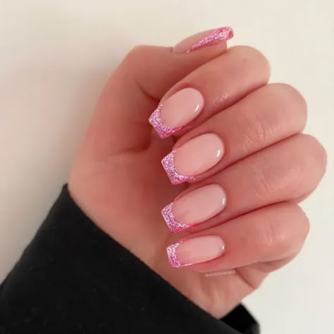 Sparkly French Tip Nails, Pink Sparkly Nails, Christmas Nails Glitter, Sparkly Nail Designs, Glitter French Nails, Nails Rhinestones, Pink Tip Nails, Pink French Nails, Glitter Tip Nails